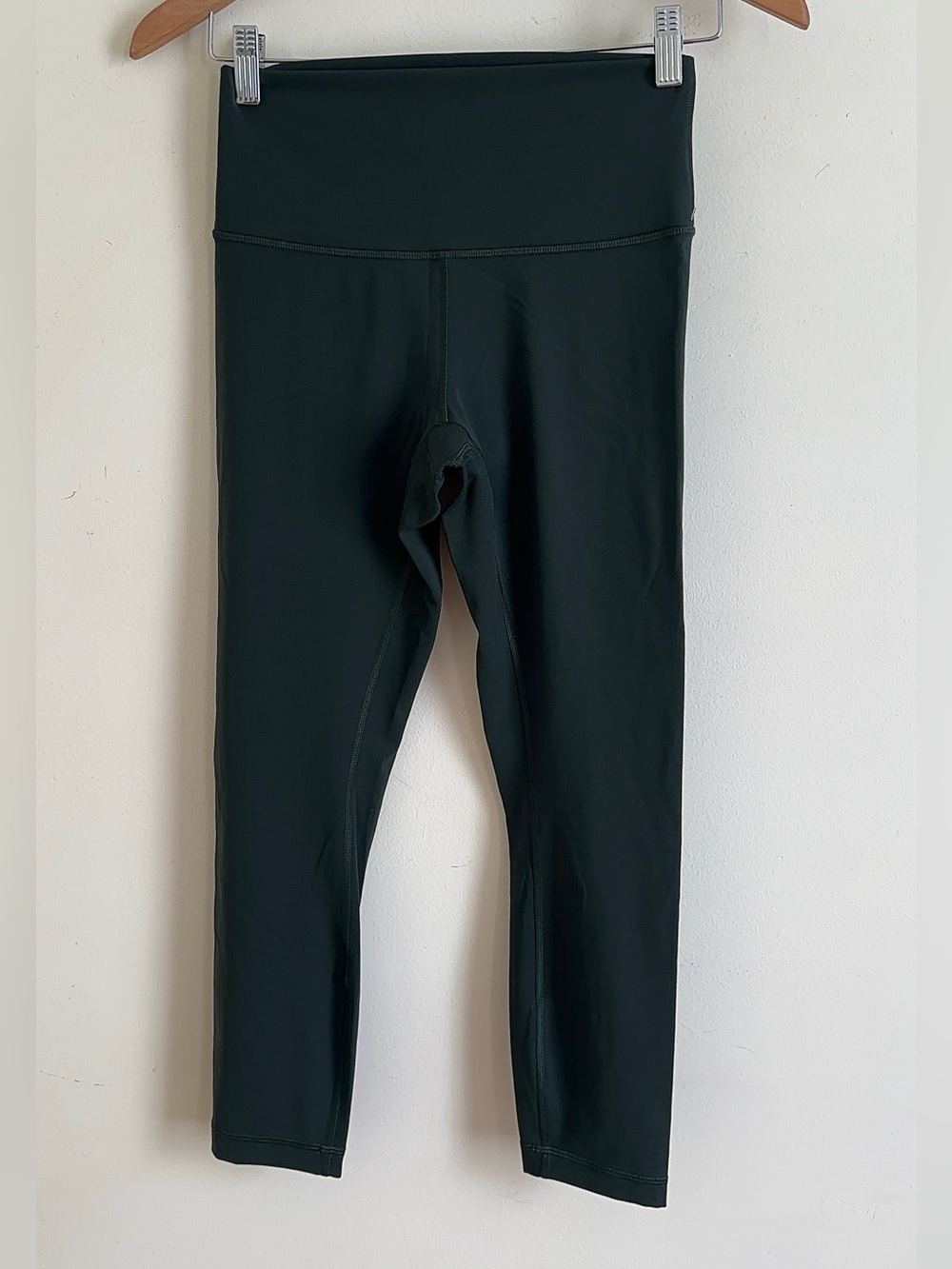 Lululemon Athletica High-Rise Crop Leggings Women’s Size 6 Black Athletic Yoga